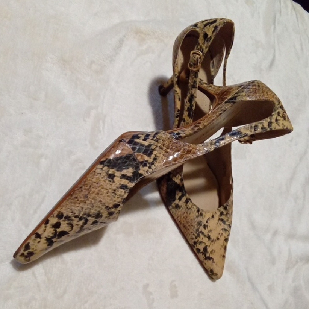 Ellen Tracy Beige Snakeskin Heels - Picture 4 of 11